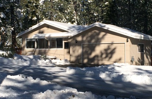 North Upper Truckee House | South Lake Tahoe, Tahoe Paradise, The Perfect Location Getaway !