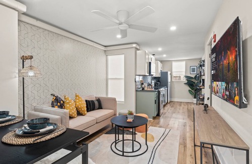 Passyunk Square Apartment | South Philly Stunner- Walk to Cheesesteak Heaven