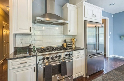 South Side Apartment | South Side Luxury - Walk to Carson Street and Parking