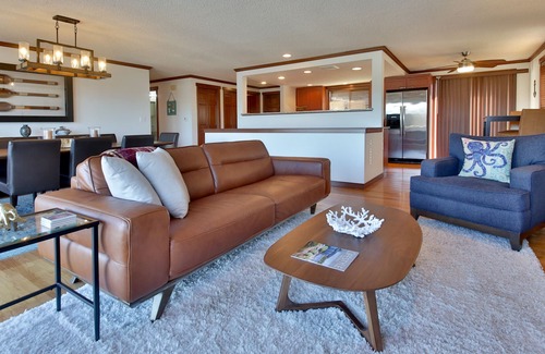 Clinton House | South Whidbey canal front, Indoor sauna, jacuzzi; community beach, kayaks!