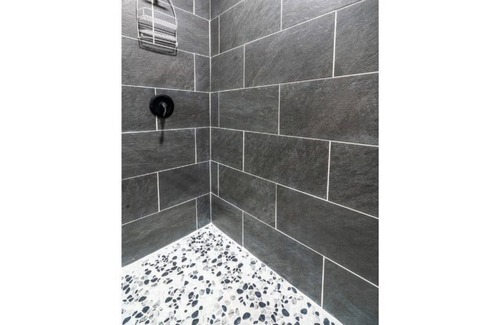 South Side Slopes House | Southside Flats Apt - 2B