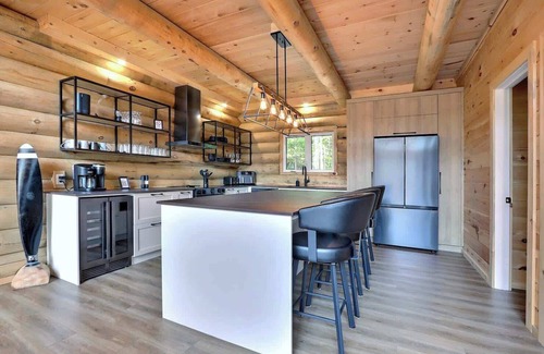 Saint-Philemon Ski Chalet | Spa, Game Room, Absolute Comfort | Le Commandant