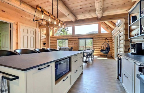 Saint-Philemon Ski Chalet | Spa, Game Room, Absolute Comfort | Le Commandant