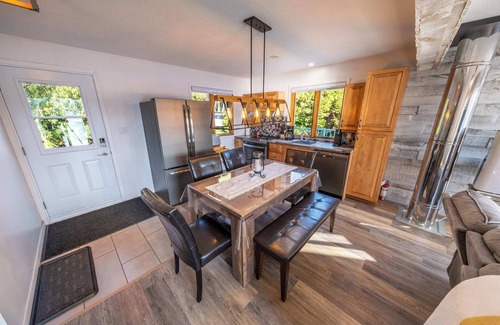 Lac-Etchemin Ski Chalet | SPA - Lake - Foosball Table - Chalet le Relaxarium