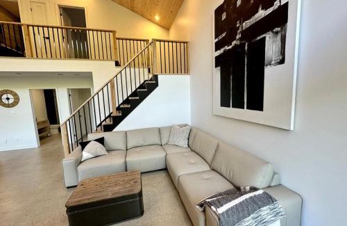 Entrelacs Ski Chalet | Spa River Pool Table - Chalet Ombre & Lumiere