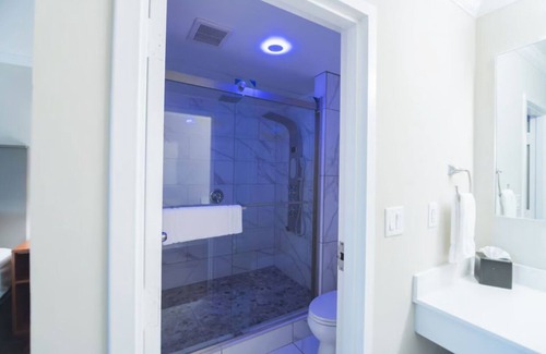 Ocala Hotel | Spa Suite at Equus Inn, Free Breakfast & Parking, Pet-friendly