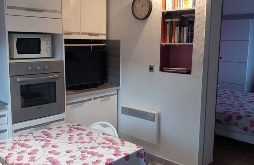 Saint-Jean-Pla-de-Corts Apartment | Spa vacation or rental