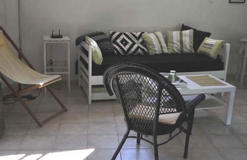 Lagnes Cottage | Space and greenery.