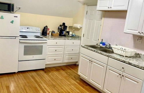 Worcester Apartment | Spacious 1-bedroom apartment with central heat & AC in Worcester near colleges.