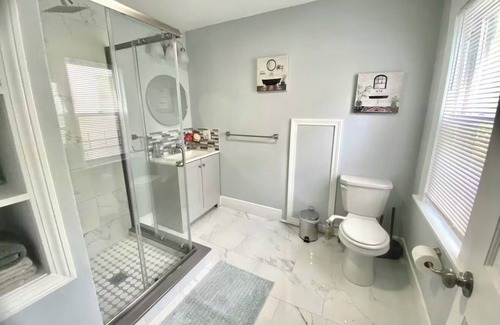 Worcester Apartment | Spacious 1-bedroom apartment with central heat & AC in Worcester near colleges.