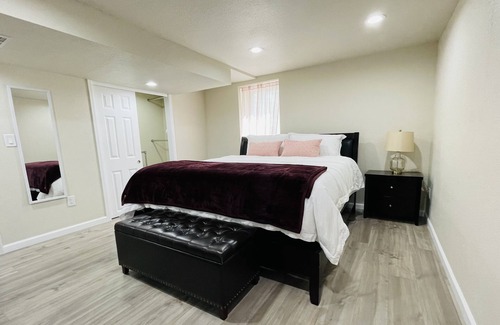 Northglenn House | Spacious 1700 sq ft. | 3 bedroom | ♛ Suite