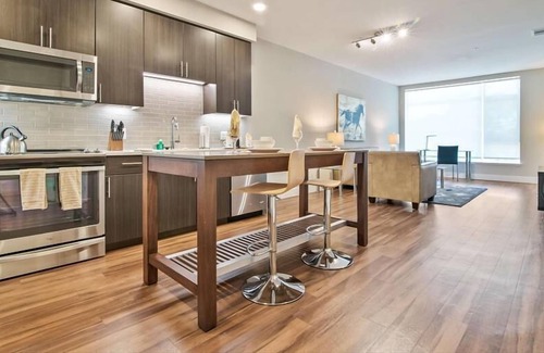 Shoreline West Apartment | Spacious 1BR | Free WiFi | Laundry | Near Castro Street