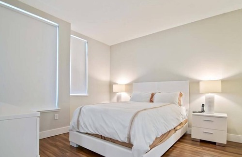 Shoreline West Apartment | Spacious 1BR | Free WiFi | Laundry | Near Castro Street
