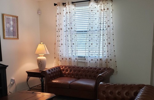 Palatka Apartment | Spacious 1BR unit available on a partitioned street. No traffic!