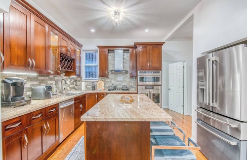 Bushwick Apartment | Spacious 1BR with King Bed, AC, WiFi & Streaming Entertainment.