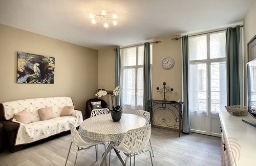 Lamalou-les-Bains Apartment | Spacious 2-Bedroom Apartment with Modern Amenities, 50m from City Center and Thermes in Lamalou