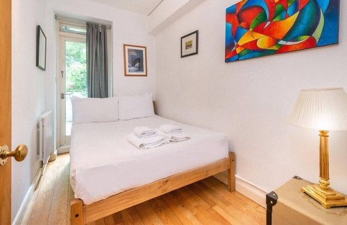 Cantelowes Apartment | Spacious 2 Bedroom Flat Near Camden Town with Garden