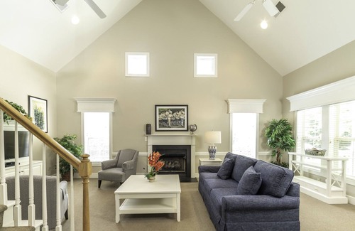 Lackey Cottage | Spacious 2 bedroom/2 bath Cottage minutes to Water Country and Busch Gardens