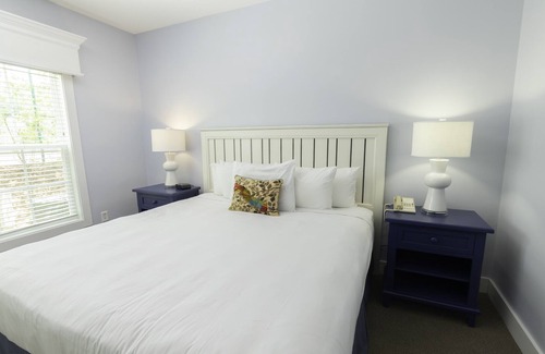 Lackey Cottage | Spacious 2 bedroom/2 bath Cottage minutes to Water Country and Busch Gardens
