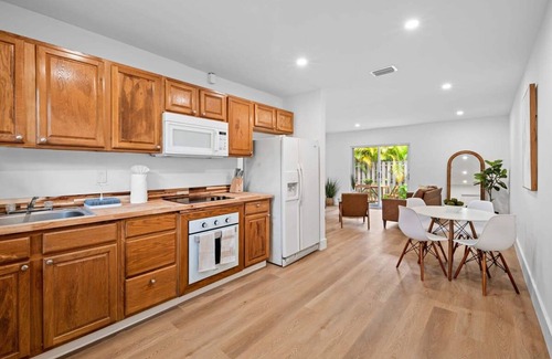 Sailboat Bend Apartment | Spacious 2 BR Sailboat Bend