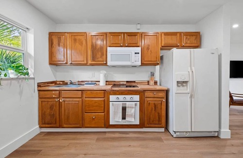 Sailboat Bend Apartment | Spacious 2 BR Sailboat Bend