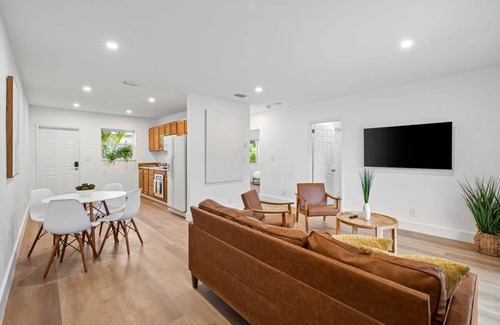 Sailboat Bend Apartment | Spacious 2 BR Sailboat Bend