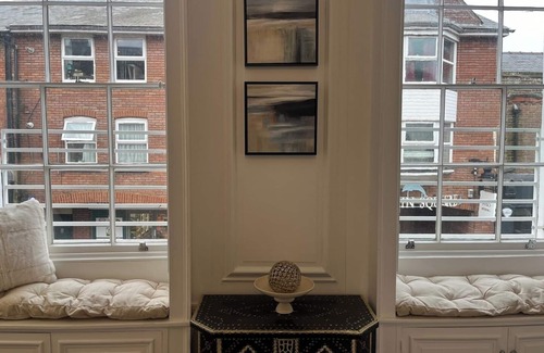 Tring Apartment | Spacious 2B Flat in Clement House