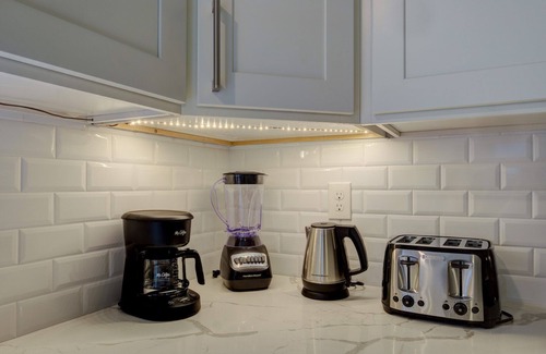 Roxbury Apartment | Spacious 2bd/1ba | Free Parking | 3D TOUR 3581