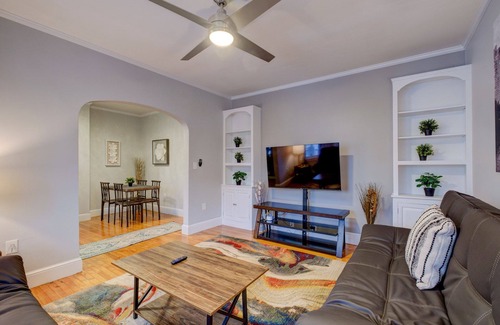 Roxbury Apartment | Spacious 2bd/1ba | Free Parking | 3D TOUR 3581