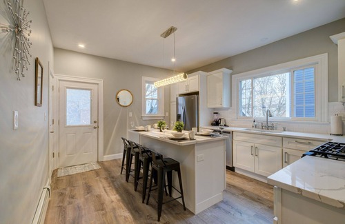 Roxbury Apartment | Spacious 2bd/1ba | Free Parking | 3D TOUR 5233