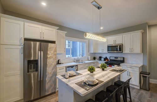 Roxbury Apartment | Spacious 2bd/1ba | Free Parking | 3D TOUR 5233