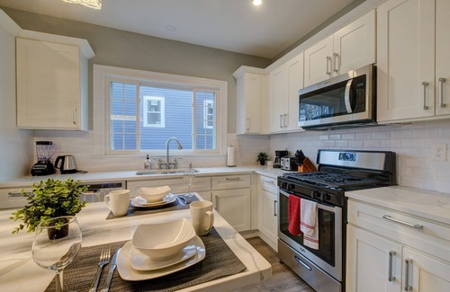 Roxbury Apartment | Spacious 2bd/1ba | Free Parking | 3D TOUR 5233