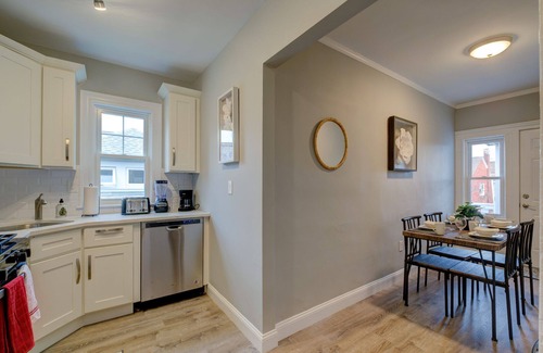 Roxbury Apartment | Spacious 2bd/1ba | Free Parking | 3D TOUR 1203