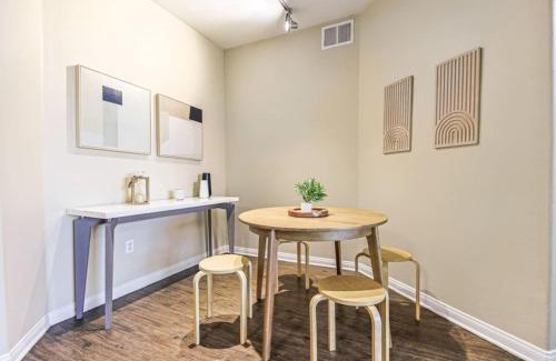 Del Rey Apartment | Spacious 2BDR near Venice Beach - Gym-Pool-Free parking!