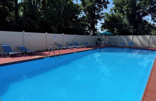 Elkins Park Apartment | Spacious 2BR/2BA First‑Floor Condo