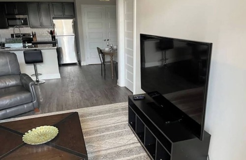 Lake Charles Apartment | Spacious 2BR/2BA Oasis Retreat with Carport