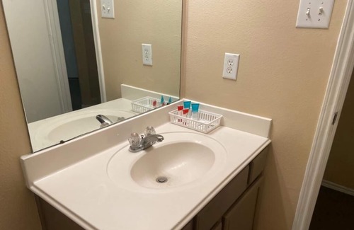 College Park House | Spacious 3 bed/2 bath House in The Woodlands, TX