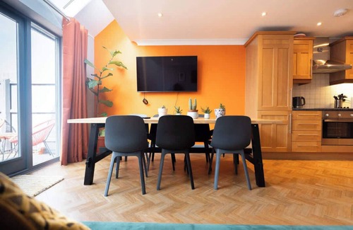 Cambridge House | Spacious 3-Bed Townhouse Florence Villa Near River & City