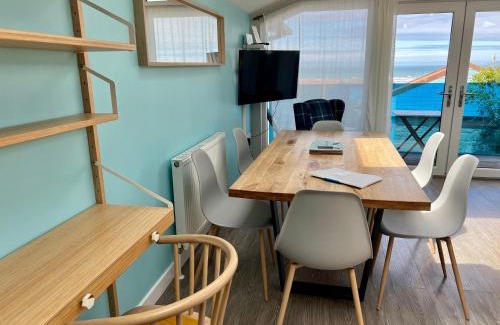 Westleigh Apartment | Spacious 3-Bed Seaview Retreat - Family-Friendly in Westward Ho!