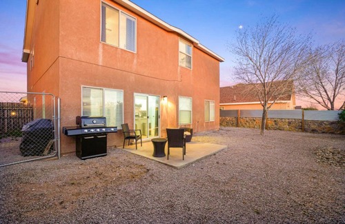 Las Cruces House | Spacious 3 bedroom 2.5 bath with 3 living areas