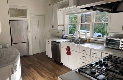 Fairfield Apartment | Spacious 3-bedroom apartment in charming Fairfield with AC