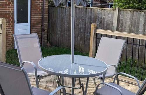 Portswood House | Spacious 3 Bedroom House Sleeps 6 |Driveway|Garden