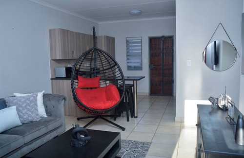 Emalahleni House | Spacious 3-bedroom house perfect for relaxation and business trips