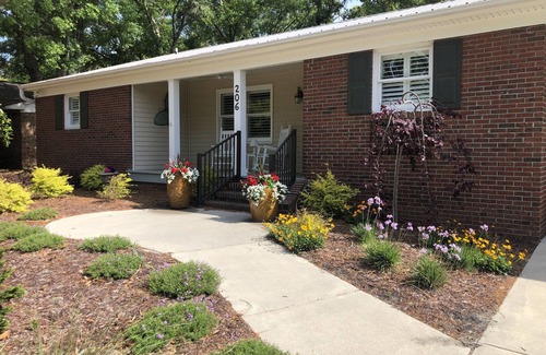 Southport House | Spacious 3 bedroom House with screen porch .6 mile from downtown Southport, NC