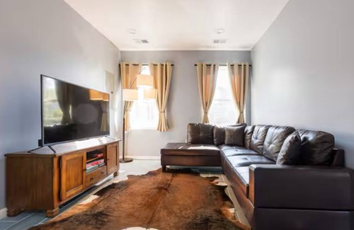 Lower Vailsburg Apartment | Spacious 3-bedroom with AC and WiFi in fabulous Newark