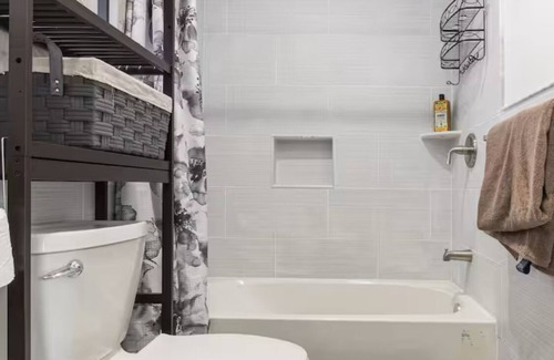 Lower Vailsburg Apartment | Spacious 3-bedroom with AC and WiFi in fabulous Newark