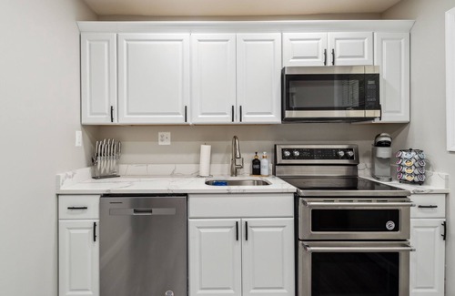Hanover House | Spacious 3BR/2BA Newly Renovated + Centrally Located, Near BWI