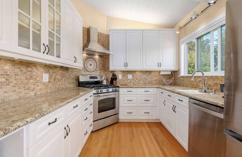 San Rafael House | Spacious 3BR/3BA Getaway Home in San Rafael