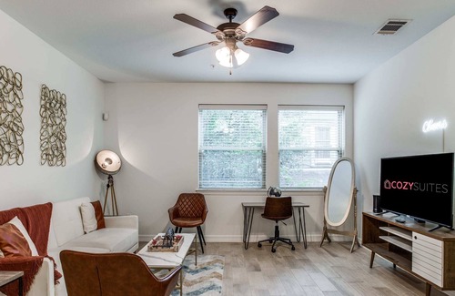 North University House | Spacious 3BR CozySuites in Central Austin by UT 02
