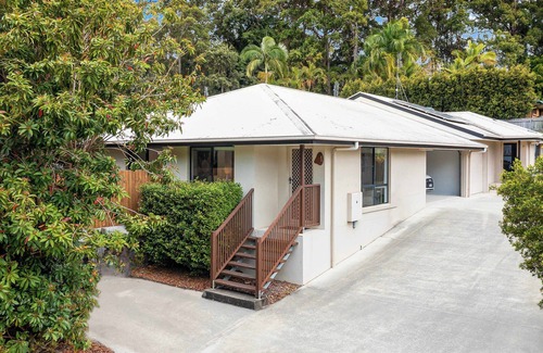 Kuluin House | Spacious 3BR Family Retreat, Pet Friendly